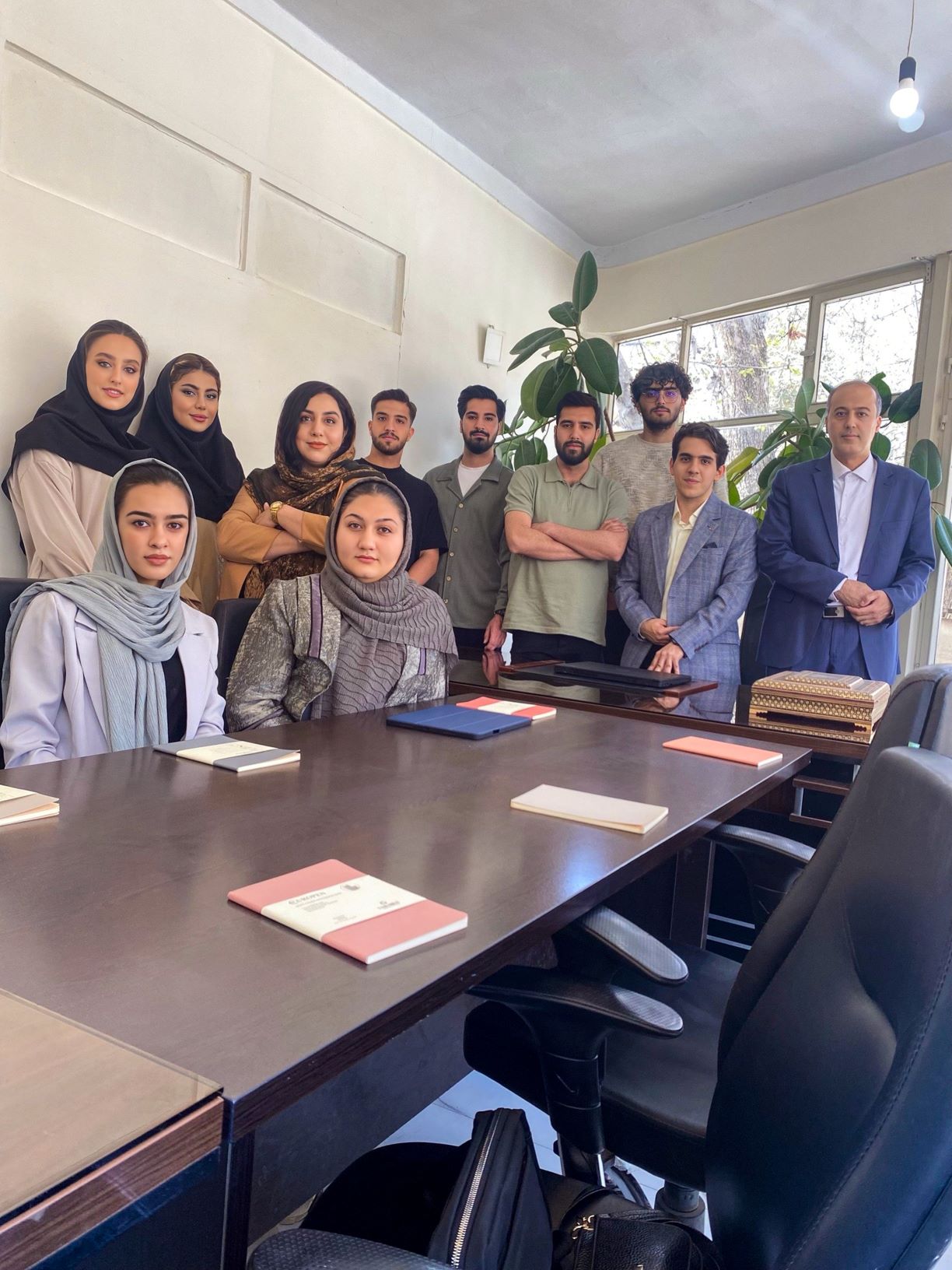 تیم گویا - ایستاده